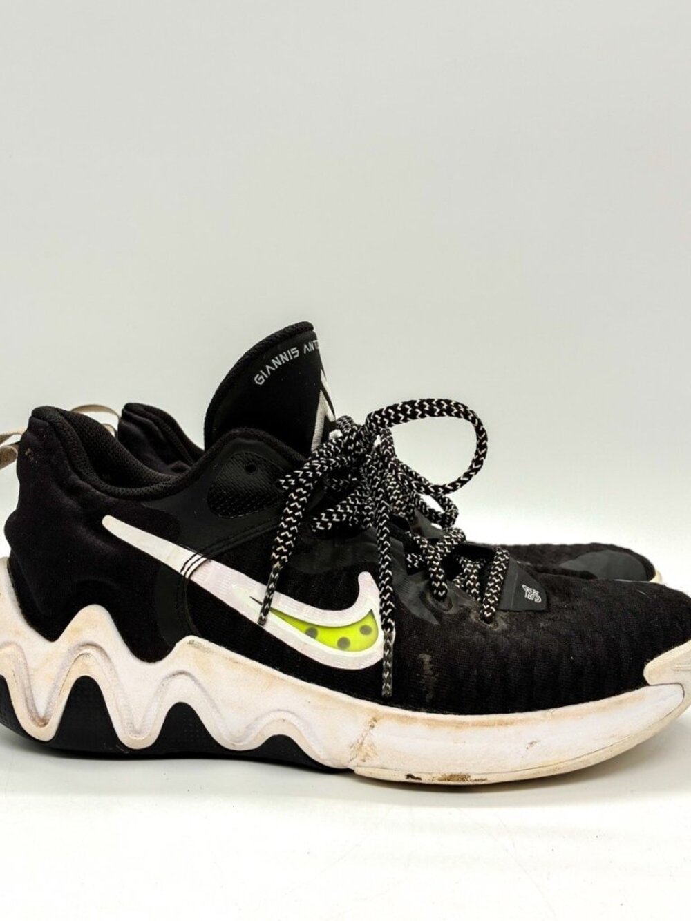 Nike Giannis Immortality Boys Size 7Y Black White Basketball Shoes DB6081-010